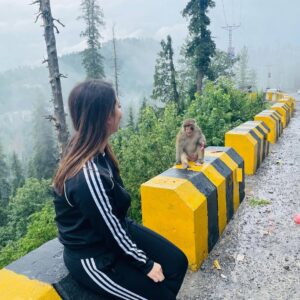 Komal Aziz Khan Instagram - Photobombed 🐵