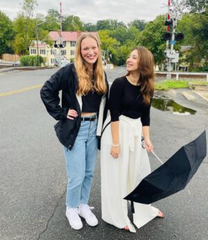 Komal Aziz Khan Instagram - Rainy day out with this honorary Pakistani @lameghansepega