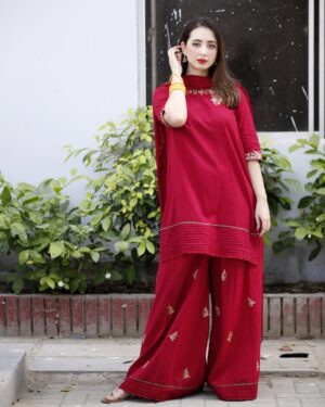 Komal Aziz Khan Instagram - Love this outfit by @amnaandhina ❤️.