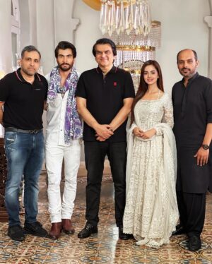 Komal Meer Instagram - From the set of Aap Ka Hogaya the new anthem of love & romance❤️❤️ @asadaqureshi @wajahathussain.syed @haroonkadwani @komallmeer @mariekhan1 @ayshaadil @harpalgeotv @7thskyentertainment #aapkahogaya #ishqhua