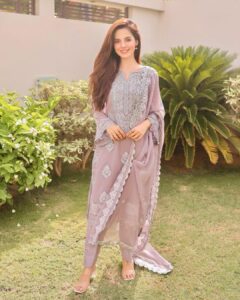 Actress Komal Meer HD Photos and Wallpapers April 2024