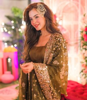 Komal Meer Instagram - Outfit: @lulusarstudio
Jewellery: @kohar_jewel
Photographer: @syedsajjadphotographyfilms  @adeebahmedphotography 
Management: @nidasheikhh