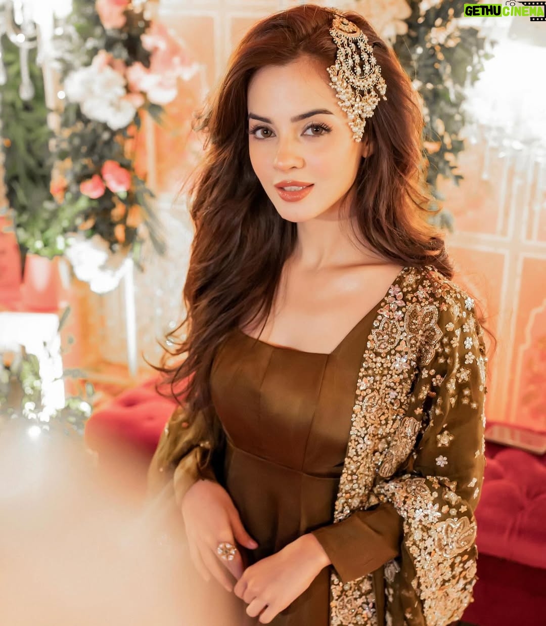 Komal Meer - 156.6K Likes - Outfit: @lulusarstudio
Jewellery: @kohar_jewel
Photographer: @syedsajjadphotographyfilms @adeebahmedphotography
Management: @nidasheikhh