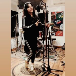 Komal Rizvi Instagram - Something is cooking after ages! ✌️
#trulykomal #komalrizvi #newsong #somethingscooking #kohasaa #pakistanimusic