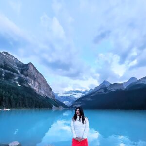 Komal Rizvi Instagram - Stunning lakes and mountains in Banff, Canada! 
#lastweek