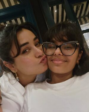Komal Rizvi Instagram - Mere liye in angels ki phupo hona eik maa ke barabar hai. Mere dil ke tujday. ❤️💗💓💕💞❣️
Happy birthday to my JAAAANNN @aaryan_rizvi