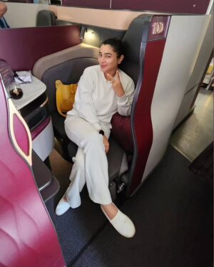 Komal Rizvi Instagram - 4.5 married months later....
Main Maiyke chali re...🥳💃💃💃