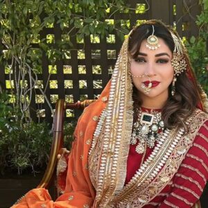 Komal Rizvi Instagram - Jaldi main meri shaadi ki eik bhi decent solo full-length portrait nahin hai 😭
#weddingday #portrait #6monthsago