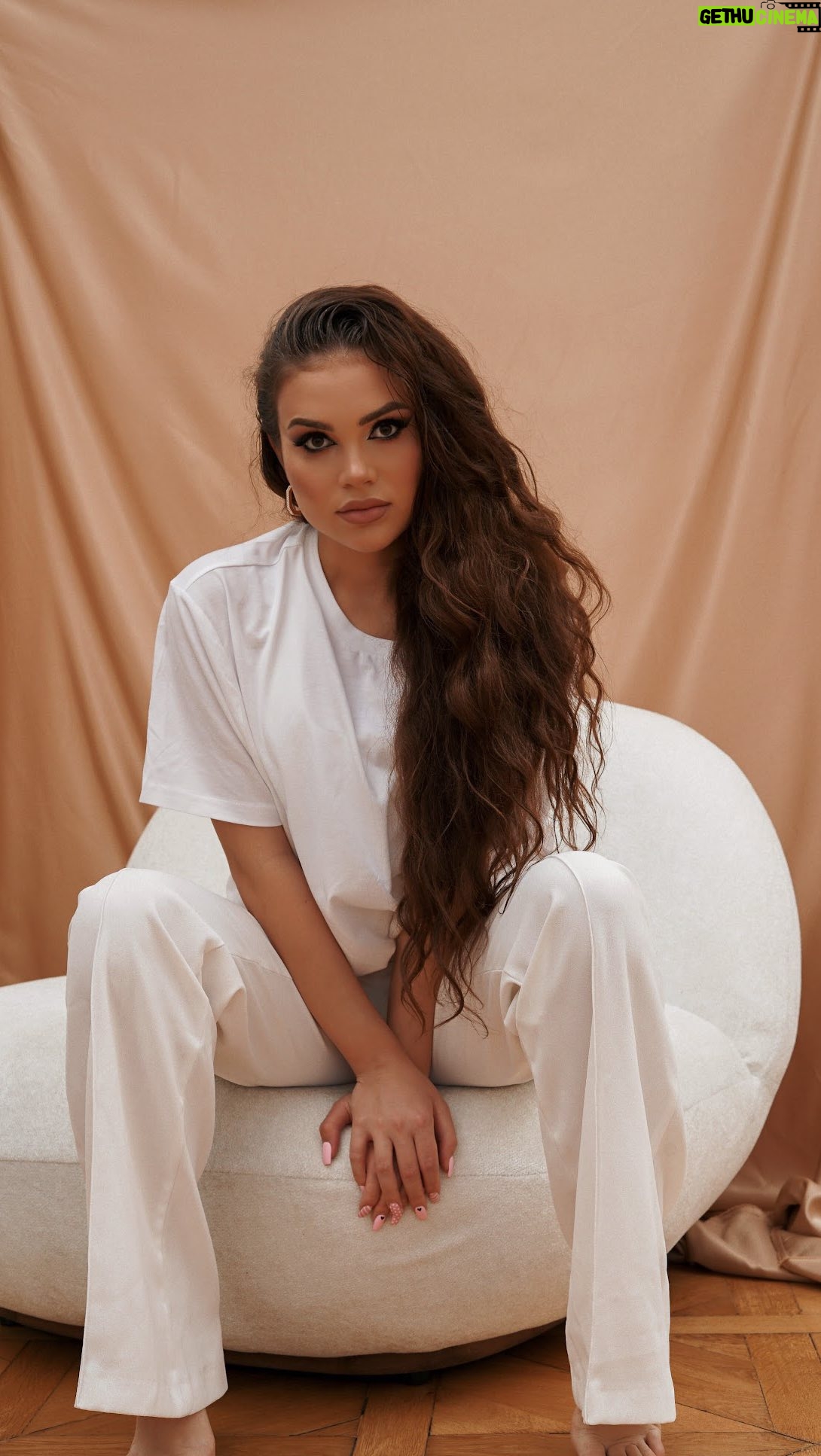 Kristal Shine - 4.6K Likes - Chceli by ste pokraΔovanie?π Toto video neni moje len je preloΕΎenΓ© z angliΔtiny.π«Άπ»