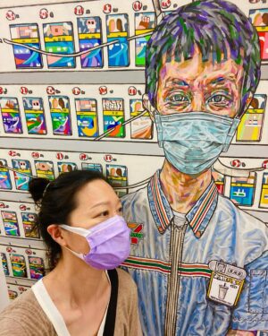 Kristy Cha Ray Chu Instagram - 容許我在這裡小小炫耀一下，一個多月前，得知自己獲選「CANS亞洲當代藝術-年度之最：年度明日之星」

得獎這件事，從前的我，肯定第一時間就等不及(po文)跟所有人分享。

然而，隨著年紀慢慢增長，我的情緒不再起起伏伏，得失心也沒那麼重，學著看淡很多事，珍惜在乎我的人，不被生活中的繁瑣影響。

現在的我，只想好好畫畫，沒有什麼比這更重要。

想說還是要告訴媽媽這個好消息，她當下的反應是：家瑞，你都要60了，主辦單位應該頒個「今日之星」給妳，「明日」留給年輕人吧～

換個角度思考，沒有框架能夠束縛我，沒有什麼可以定義我，這世界什麼都有可能，Rules由我們自己創造，未來不再屬於年輕世代，60也有明天！

我要把這個獎送給和我一樣，依然在夢想的路上奔跑的每一個人。

當然，其他入圍者各個超級amazing ，煙囪、鐵木爾斯琴、冷廣敏、譚永勍、童昆鳥、花季琳、張移北、蔡堅、都是我佩服的藝術家！

感謝誠品畫廊 @eslitegallery 的總監趙琍女士，不斷地給予我心裡與創作上的鼓勵與支持。

感謝粉絲，你們是讓我堅持下去的動力。

期許自己一直畫一直畫，讓作品帶我到更遠的地方。

最後，分享ㄧ位紐約前輩藝術家送給我的話：有時虛榮心也可以是一種美德，它能讓你的心靈飛翔～

三八婦女節快樂

我的個展進入倒數，最後兩個週末，大家趕緊把握機會（聽說再版的2000本畫冊剩下100本不到，要搶要快）

曲家瑞個展（好評延展）
日期：2025/02/15（六）-2025/03/16（日）

地點：#誠品畫廊北京 北京市朝陽區酒仙橋路2號798藝術區，797路B06

時間：11am-6pm，週二-週日(週一公休)

#曲家瑞個展
#誠品畫廊北京  @eslitegallery
#明日之星
#感到無比榮幸

「CANS亞洲當代藝術-年度之最：年度最佳明日之星」。完整報導露出於2025年2月的CANS雜誌/罐子藝術網（微信官方帳號）請點擊上方🔗