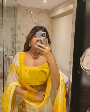 Kritika Khurana Instagram - Wedding fits 🌹
1,2,3,3,5,6,7 or 8? which one is your fave?