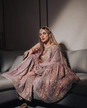 Kubra Khan Instagram - I couldn’t have asked for a prettier jora to get Ruksat off in. @haseensofficial thank you so much for bringjng my vision to life ❤️🥰 You've won my heart 🥰❤️

❤️ @syedsaqlain1 for capturing it in such a beautiful way 🙏🏼🥰