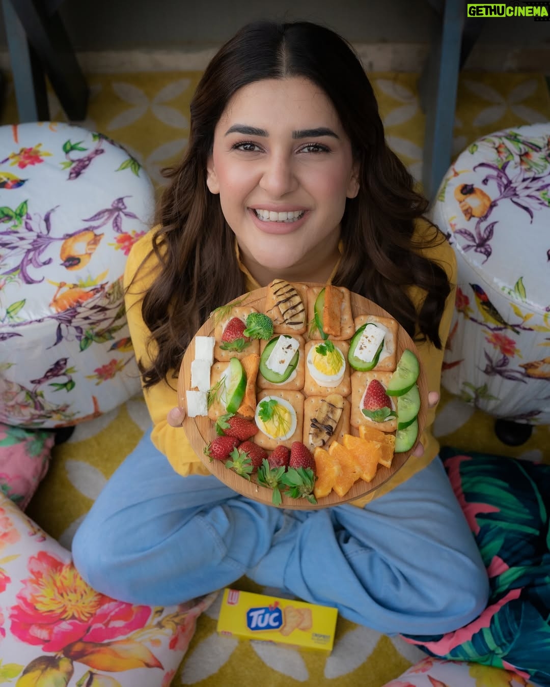 Kubra Khan - 253.4K Likes - Shaadi ki halki phulki masti mein, hojae halka phulka TUC 😉
#TUC #HalkaPhulkaTUC #TUCtizers #TucPeKyaJataHai #kubrakhan #goharrasheed