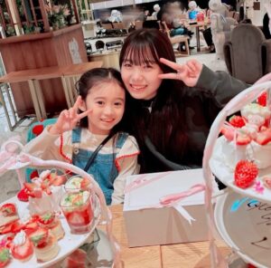 Kurumi Inagaki Instagram - .
.
先日、ラナちゃんに久しぶりに会えて
サプライズでお誕生日のお祝いも用意してくれていましたっ🎀🩷🎀
.
お手紙も書いてくれて幸せな時間でした♡︎
ずっとかっわいかったー♡
楽しかった♡
.
.
.
#泉谷星奈 ちゃん
#オールドルーキー 
#新町姉妹
#稲垣来泉