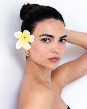 Kyra Santoro Instagram - Shoot with my @pixibeauty fam in St. Eustatius 🌺🌴
Photos by @lisarichov for @modelistemagazine 
@goldenrockresort_ 
#PixiOnTheGlow #ModeAroundTheGlobe #goldenrockresort #DiscoverStatia