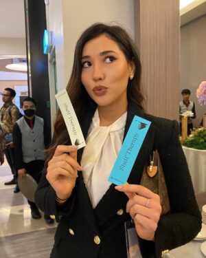 Laksmi De-Neefe Suardana Instagram - Cute moments from my quick trip to Jakarta for CIFP & a mini friendly reunion (after one year!) As promised, I get to share free @shelftherapyclub bookmarks with all of you. I hope it finds a nice home in your books ☺️🩵✨