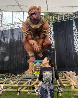 Laksmi De-Neefe Suardana Instagram - Metal concert ❌ Burning Man ❌ but just as loud and full of energy. The electric spirit of the Ogoh-Ogoh parade, where art, culture, community and tradition come alive before Nyepi, Day of Silence! A wholesome tradition for the youth and a reminder for adults to stay young at heart ❤️‍🔥 #ogohogoh #ngerupuk #keepbalinesetraditionalive #menyala 🔥