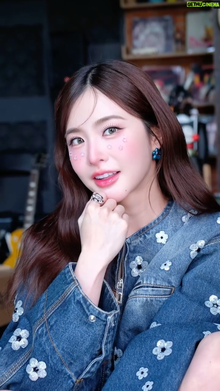 Lapassalan Jiravechsoontornkul - 3 Likes - @wjmild 🌸✨ @marcjacobs
#onigirimakeup @raviraaaaaaaaaaaa