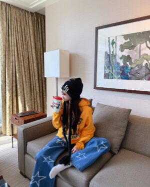 Lapassalan Jiravechsoontornkul Instagram - เอ่า รุปเหลือ
#wjmildxCanada #itsMildTrip