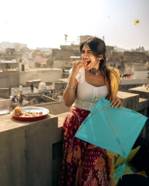 Larissa Dsa Instagram - Kai Po Che 🪁

@larissa_wlc X @haram_khor_ 📸

Kites in the air, joy everywhere,
Uttarayan in Ahmedabad feels so rare.
Good food, kind people, and happy vibes,
This festival fills hearts and brightens lives.

Thank you @living_clicks @bhoommss for all the help 🤗

#uttaryan #kite #gujarat #ahemdabad #india #festival #vibe #explore #postivevibes #makarsankranti