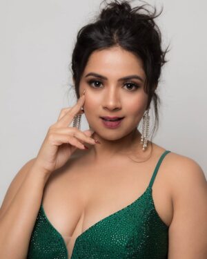 Lasya Nagaraj Instagram - 🧚🏻‍♂️🧚🏻‍♂️

Photography: @twelvepencephotography 
MUA : @makeupbyraveenaraval