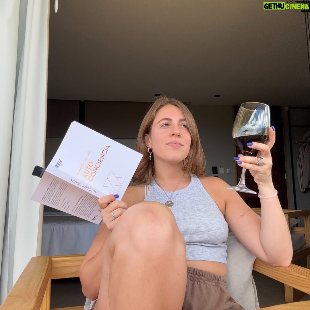 Laura Esquivel - 14.6K Likes - 🍷✨ un poco de las hermosas vacaciones.. que fueron hermosas porque las compartí con la persona mas genial del planeta ❤️ @facucedeira