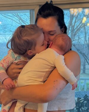 Laura James Instagram - 4 weeks with my little smoosh 🥹🕊️🎀🫶🏻