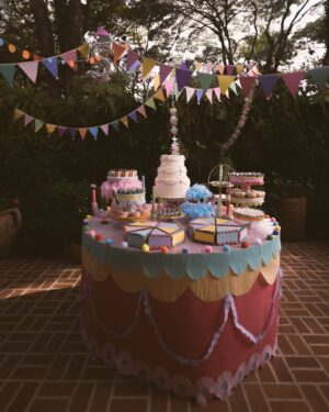 Laura Neiva Instagram - Teve festa da cozinheira maria em dezembro. Acho que uma das mais lindas que fizemos para comemorar mais um ano da vida da minha filha amada, carinhosa, engraçada, divertida, esperta e muito muito jaguatirica. Te amo muito amor