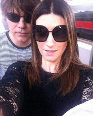 Laura Pausini Instagram - 20 anni insieme e solo alcune delle mie foto preferite con te ❤️ auguri amore 🎸@paolocartaofficial