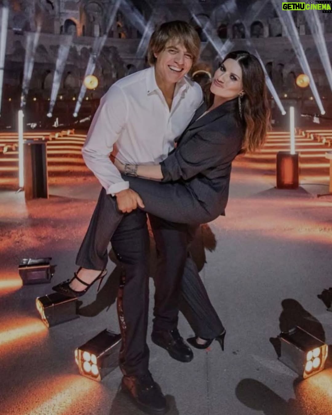 Laura Pausini - 174.3K Likes - 20 anni insieme e solo alcune delle mie foto preferite con te ❤️ auguri amore 🎸@paolocartaofficial