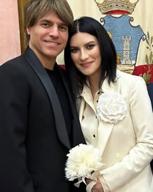 Laura Pausini Instagram - 20 anni insieme e solo alcune delle mie foto preferite con te ❤️ auguri amore 🎸@paolocartaofficial