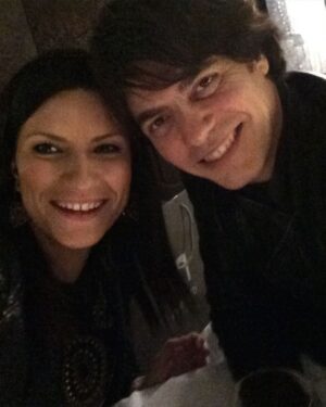 Laura Pausini Instagram - 20 anni insieme e solo alcune delle mie foto preferite con te ❤️ auguri amore 🎸@paolocartaofficial