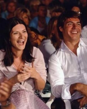Laura Pausini Instagram - 20 anni insieme e solo alcune delle mie foto preferite con te ❤️ auguri amore 🎸@paolocartaofficial