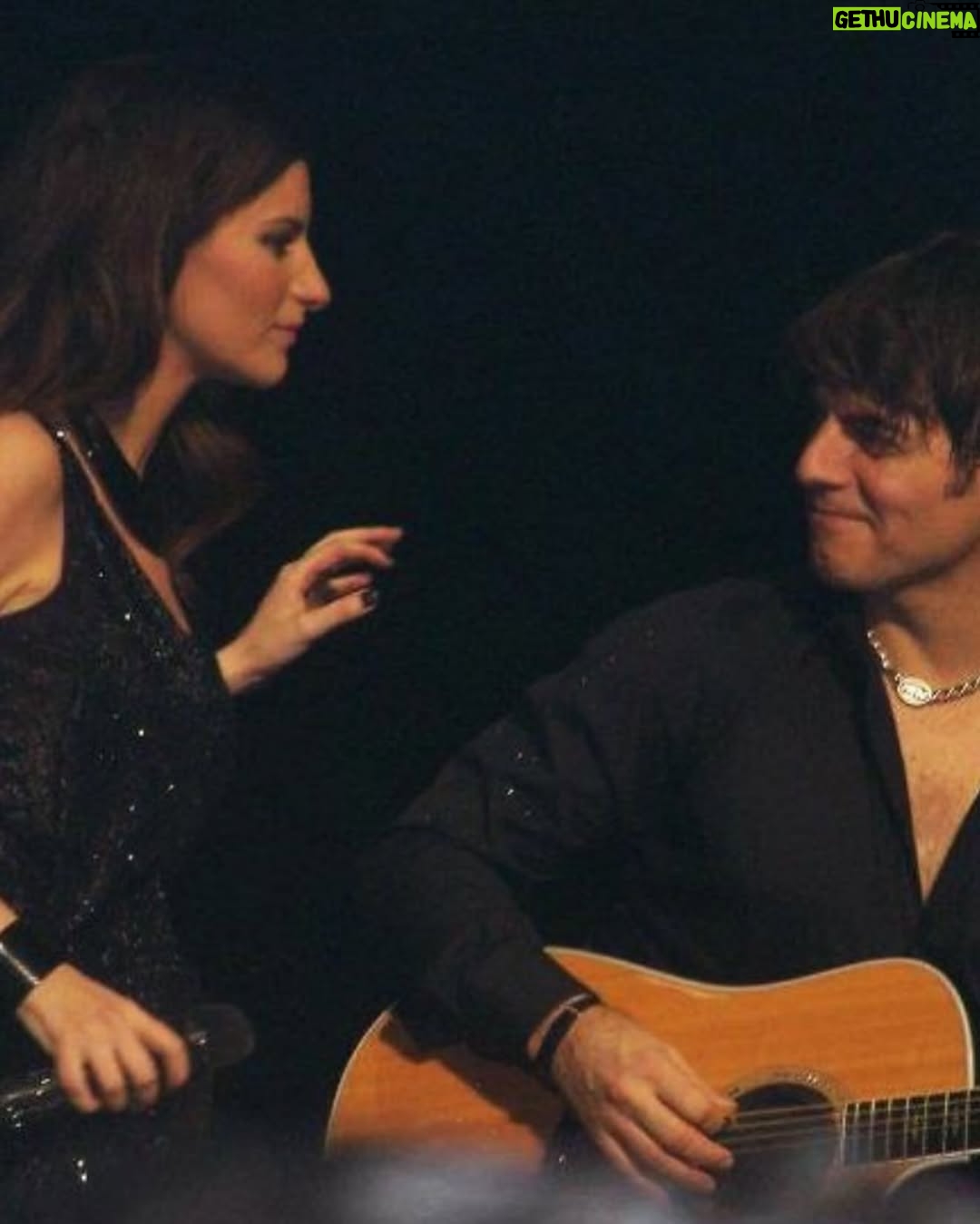 Laura Pausini - 174.3K Likes - 20 anni insieme e solo alcune delle mie foto preferite con te ❤️ auguri amore 🎸@paolocartaofficial