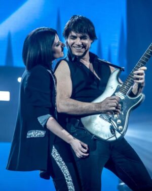 Laura Pausini Instagram - 20 anni insieme e solo alcune delle mie foto preferite con te ❤️ auguri amore 🎸@paolocartaofficial