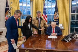 Lauren Boebert Instagram - President Trump was saved by God to SAVE AMERICA!

Let’s continue to PRAY for him and our First Lady Melania Trump! 🇺🇸