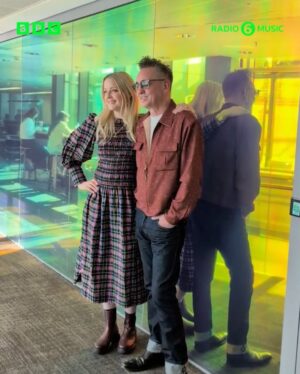 Lauren Laverne Instagram - What a gorgeous session from @richardhawley ✨

Listen to the session and his chat with Lauren on @bbcsounds and on your Smart Speaker