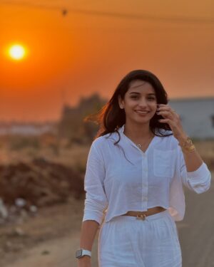 Lavanyaa Instagram - Sunset state of mind 

Pc @dhileeban_shanmugam &  @dr_sharmika chellam