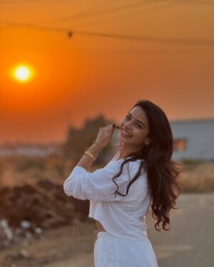 Lavanyaa Instagram - Sunset state of mind 

Pc @dhileeban_shanmugam &  @dr_sharmika chellam