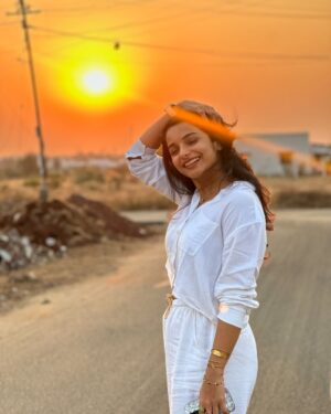 Lavanyaa Instagram - Sunset state of mind 

Pc @dhileeban_shanmugam &  @dr_sharmika chellam