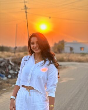 Lavanyaa Instagram - Sunset state of mind 

Pc @dhileeban_shanmugam &  @dr_sharmika chellam