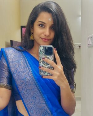 Lavanyaa Instagram - On request 😅

#aiyaiyo #blue #saree