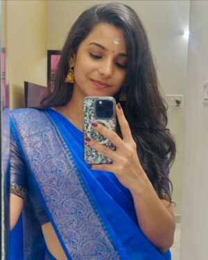 Lavanyaa Instagram - On request 😅

#aiyaiyo #blue #saree
