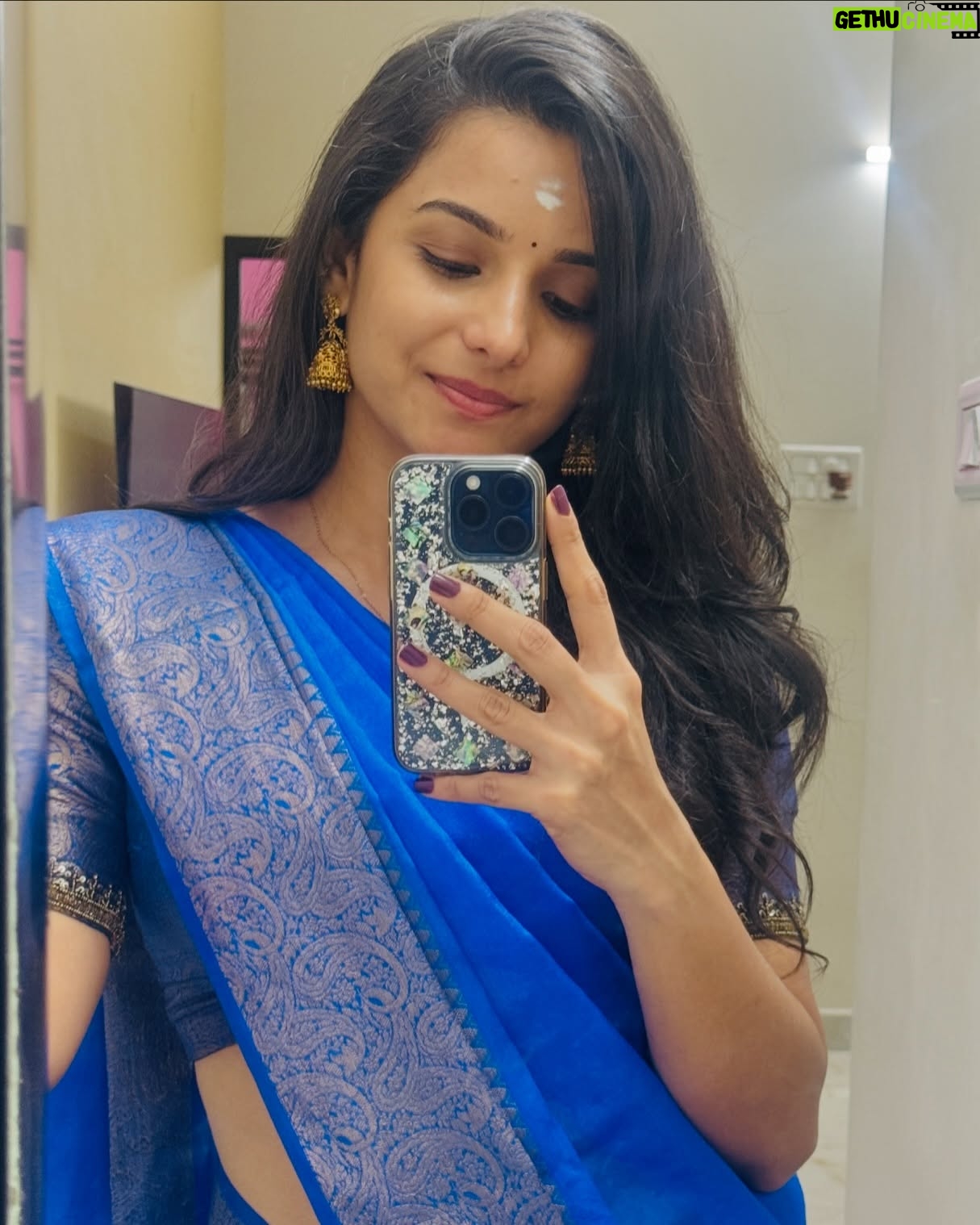 Lavanyaa - 78.3K Likes - On request 😅
#aiyaiyo #blue #saree