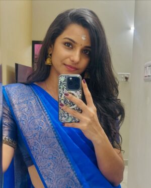 Lavanyaa Instagram - On request 😅

#aiyaiyo #blue #saree