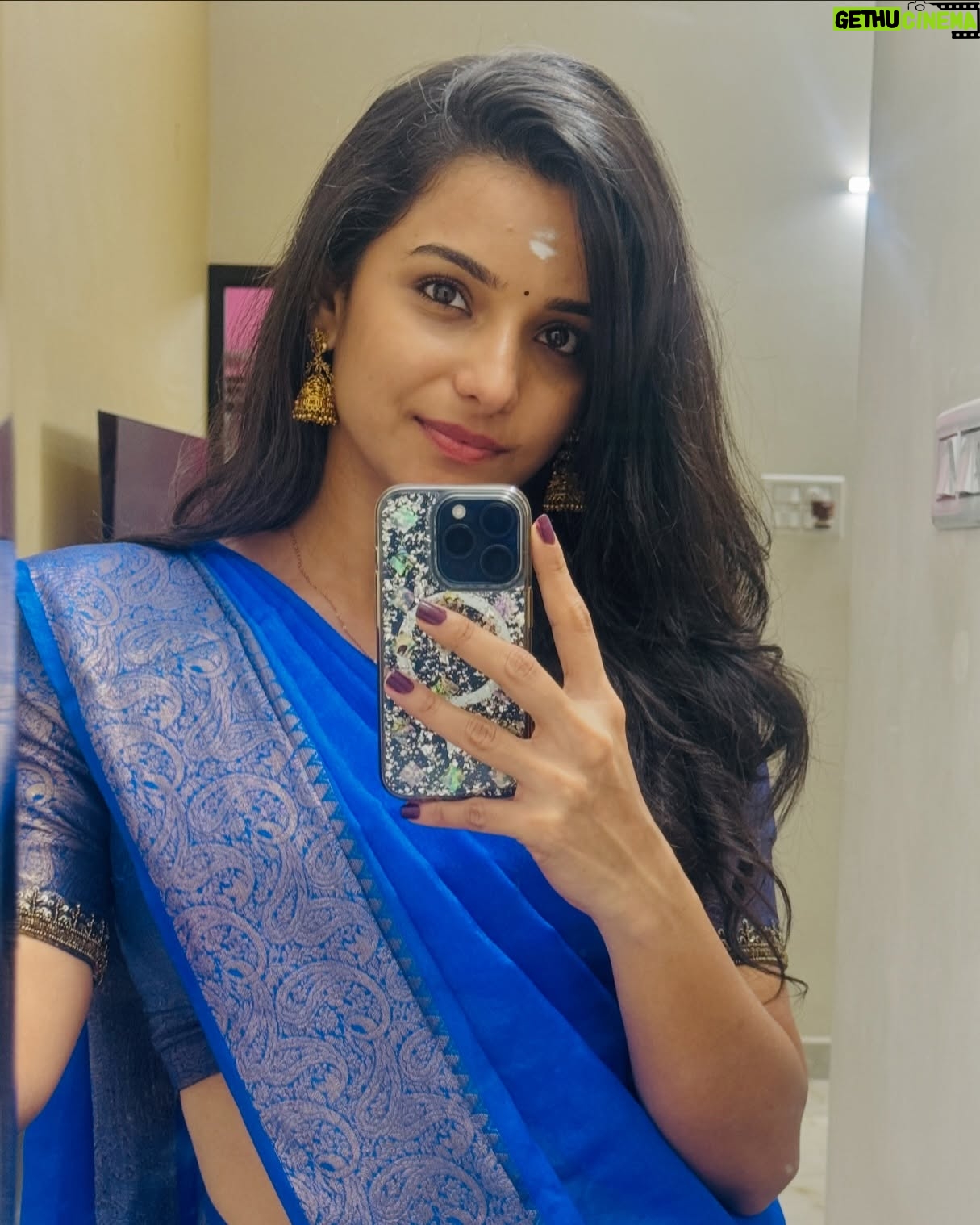 Lavanyaa - 78.3K Likes - On request 😅
#aiyaiyo #blue #saree