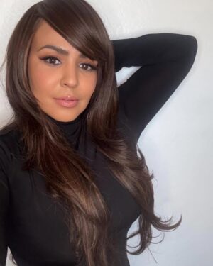 Layla El Instagram - How’s everyone’s Saturday going? Just taking a moment to acknowledge how grateful I am for this beautiful weekend. Hope you’re all feeling the good vibes! Muah 💋