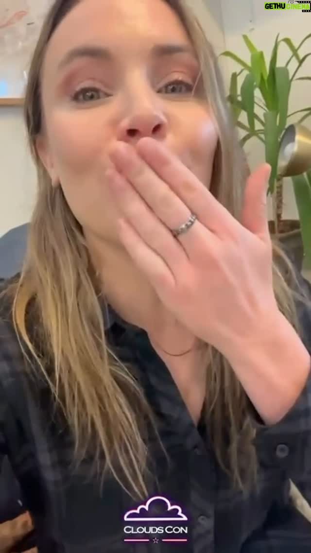Leah Pipes - 1.4K Likes - #CACLeah 🖥️
Leah a un petit message pour vous 💌
RAPPEL PLANNING
Panel : 20H - 20H45
Meeting Game : 21H00 - 21H30
1-1 : 22H00 - 23H30
***
Leah has a message for you all 💌
REMINDER - SCHEDULE (French time)
Panel : 8 - 8:45 PM
Meeting Game : 9 - 9:30 PM
1-1 : 10 - 11:30 PM
🎟️ Billetterie en bio / Ticketing in bio (linktree)
