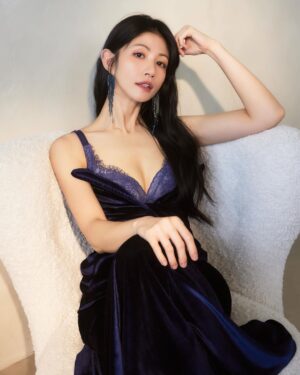 Lee Chien-Na Instagram - 找到適合自己的內衣❤️
就像遇見懂你的朋友
黛莉貝爾的絮羽睫毛蕾絲養脂®內衣
細緻的睫毛蕾絲設計優雅而柔美
專利養脂罩杯貼合胸型
提供支撐的同時勾勒自然曲線
讓我穿上後無論何時都能散發自信與優雅

到門市體驗養脂內衣時
別忘了試試他們家的 #AI智能體態管理儀！
透過AI體態檢測了解自身身形數據、體態狀況
並定期追蹤數據
找到適合的內衣協助調整體態
打造迷人曲線

👉千娜推薦款: https://db-bra.tw/na絮羽睫毛蕾絲養脂內衣

👉預約門市體驗: https://db-bra.tw/na立即預約
@dailybelle_official