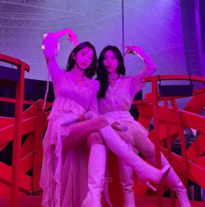 Lee Hae-ri Instagram - 사진이 좀 많은댑🫣
다들 잘 쉬고 있어요??
저는 푹푹 쉬고 있어요 
많이 먹고 많이 잘 거예요
모두 연휴에 맛있는 것도 먹고 
최대한 적게 움직이고 
돼해 복 많이 받아요💕
.
.
.
곧 유튭 업로드도 해볼게요!!!!와하하
하이팅!!!!